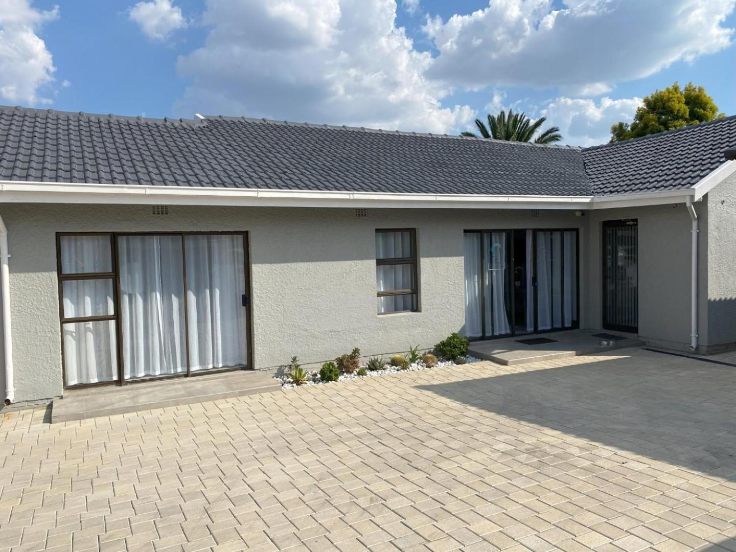 Staysure Guesthouse Alberton Exterior foto
